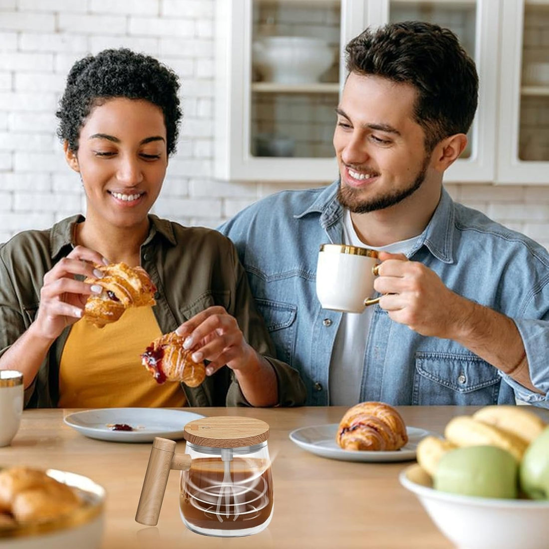 ☕ Self-Stirring Cup – The Smart Mug That Mixes for You!